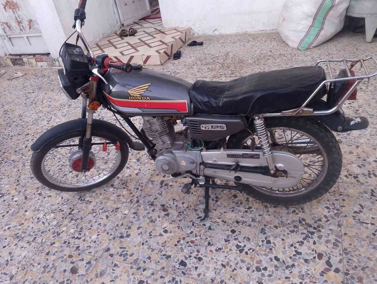 سلام عليكم دراجه لبيع شاصي26سكنر المكان المجر الكبير السعر: 550وبيه مجال***********
