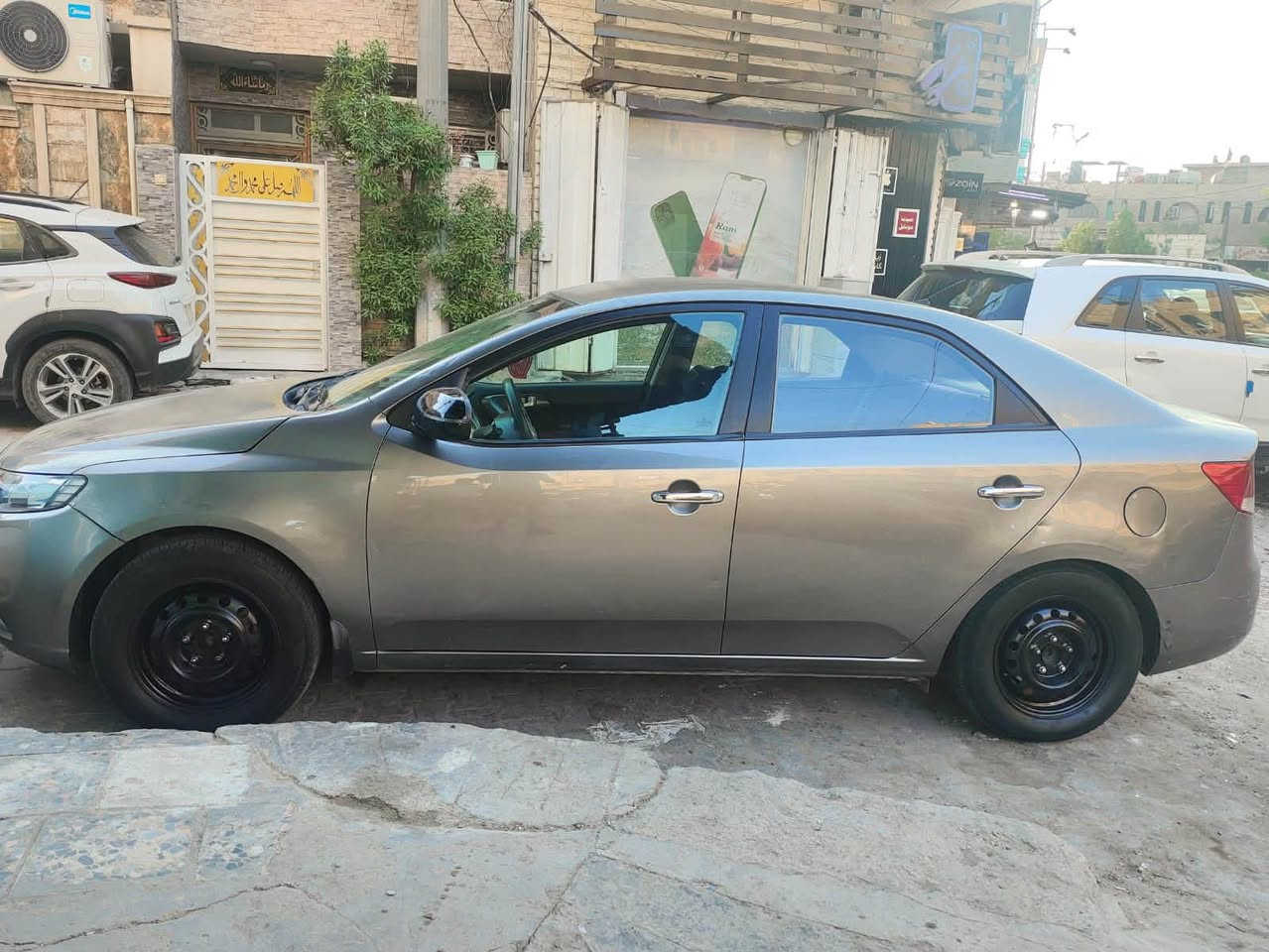 السلام عليكم 
للبيع فقط كيا سيارتو 2012 لون فيلي 
رقم شمالي بإسمي سنوية وهزة ورقم 2030
السونار واضح 
مري شفط 
حساس كاميرا خلفية
يدات نيكل
زوج تاير امامي جديد 
تريشة خلفية نيكل
مسجل شاشة 
مكاني بغداد تقاطع البنوك جامعة الامام الكاظم 
رقم ... ***********
السعر ٨٧ ورقة
