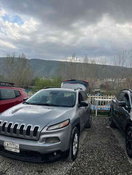 جيب بزون 16 2400 سبورت رقم بغداد حره ماشيه 130 الحادث بالصور ايرباك بردات بس الباقي بلادي
مواصفات عاديه تبريد قطعتين سايد بريك بصمه شاشه جبيره كامره دواره
السياره بيها رصعات وطخات بالصوره كلهن ممسويهن ع البارد والبنيد مكسور من الداخل نسيته مفتوح وطار عليه
السياره قطره صبغ مابيها 
المكينه جديده مكفوله
الكير والكهربائيات كلها جديده مابيها اي گلوب بالدشبول مشتغل
الصدر الامامي والخلفي والتايرات كلهن تبديل جديد 
السياره واضحه كدامك تحويلها ثاني يوم
مكاني بغداد شرطة الخامسه
سعرها 105
***********
