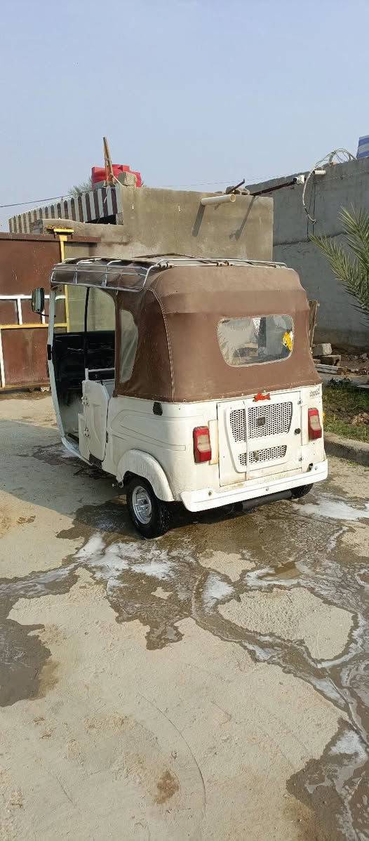 تكتك للبيع 22 رقم وسنويه
رقم ذي قار تحويل ثاني يوم 
ما متواجد خاص 
مكاني ناصريه قضاء الدوايه 
خابر  *********** وتدلل
