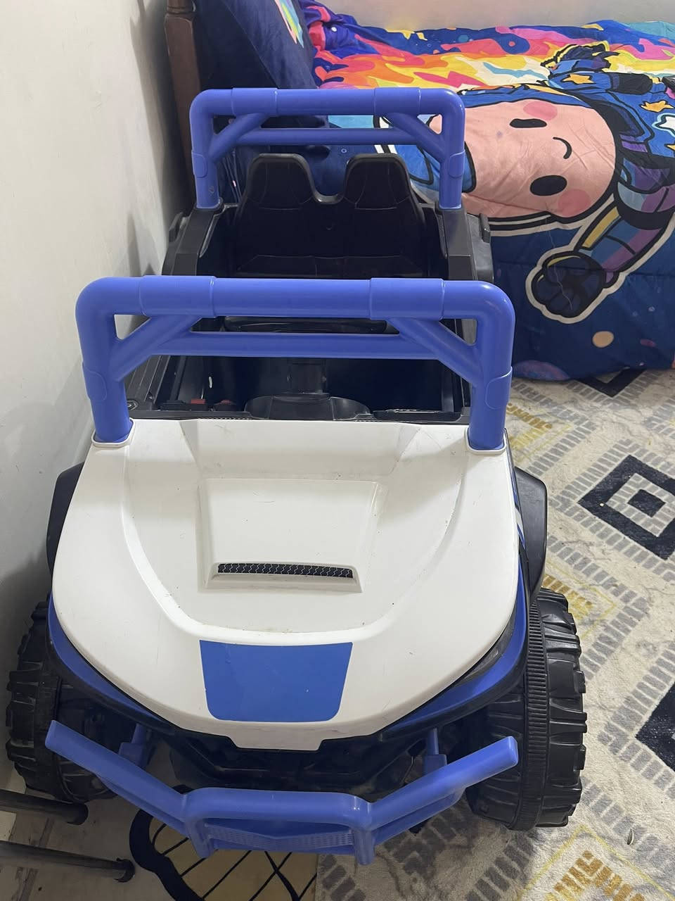 السلام عليكم
سيارة مال اطفال شحن للبيع
جانت شغاله حاليا بطاريتها منتهيه ينرادلها تبديل 
مكاني الديوانيه 
***********

