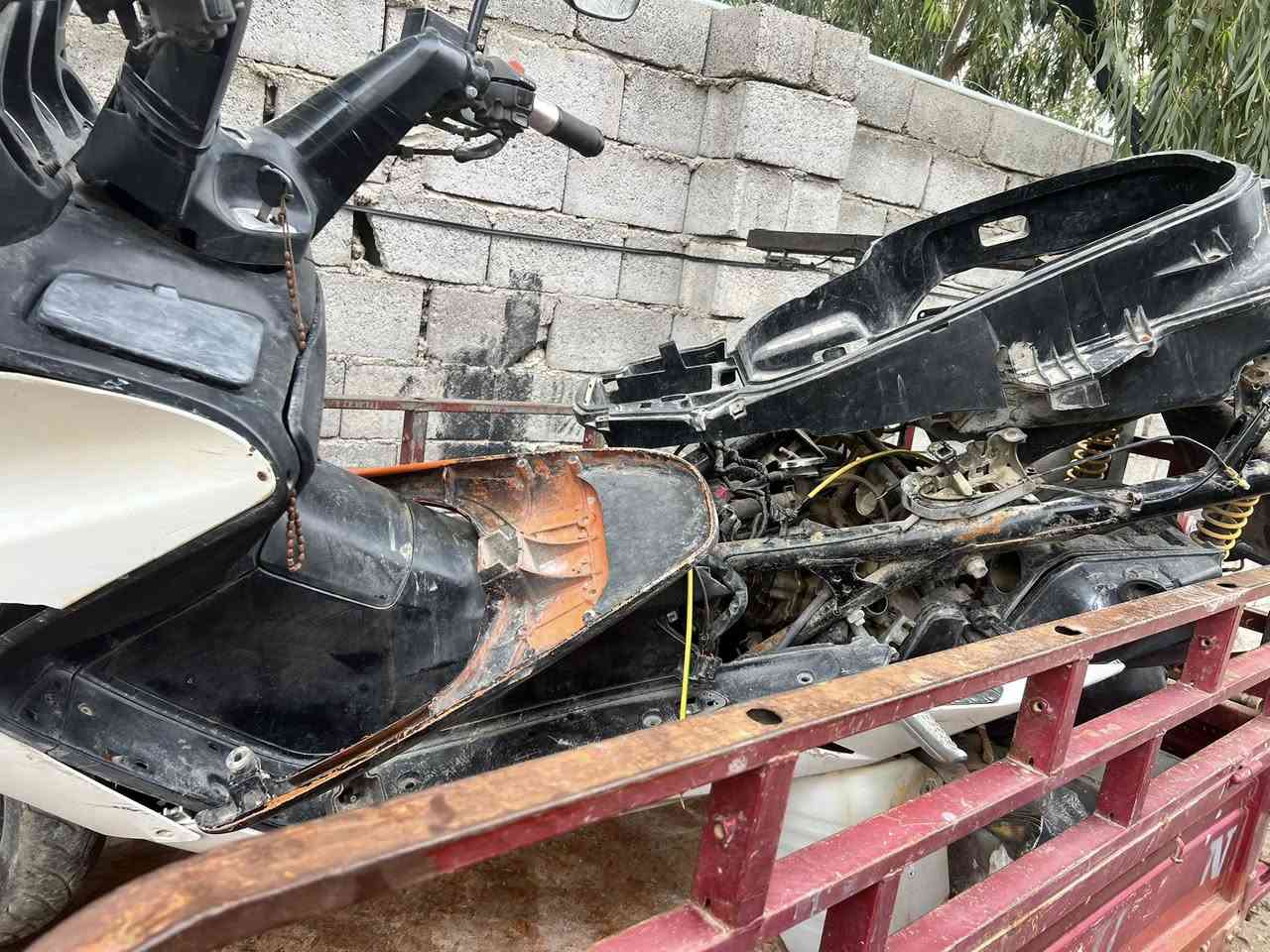 السلام عليكم ورحمة الله وبركاته شباب دراجه فورزه صفر سنه للبيع الدراجه أبيع تفصيخ مكينه زينه بس يحتاج كابريتر الكفرات مسكره والأوره موجودات نقص بس كابريتر تايرات نضيفه ادفع سعر عجبني أبيعك بس لا تكسر الاستفسار ***********
