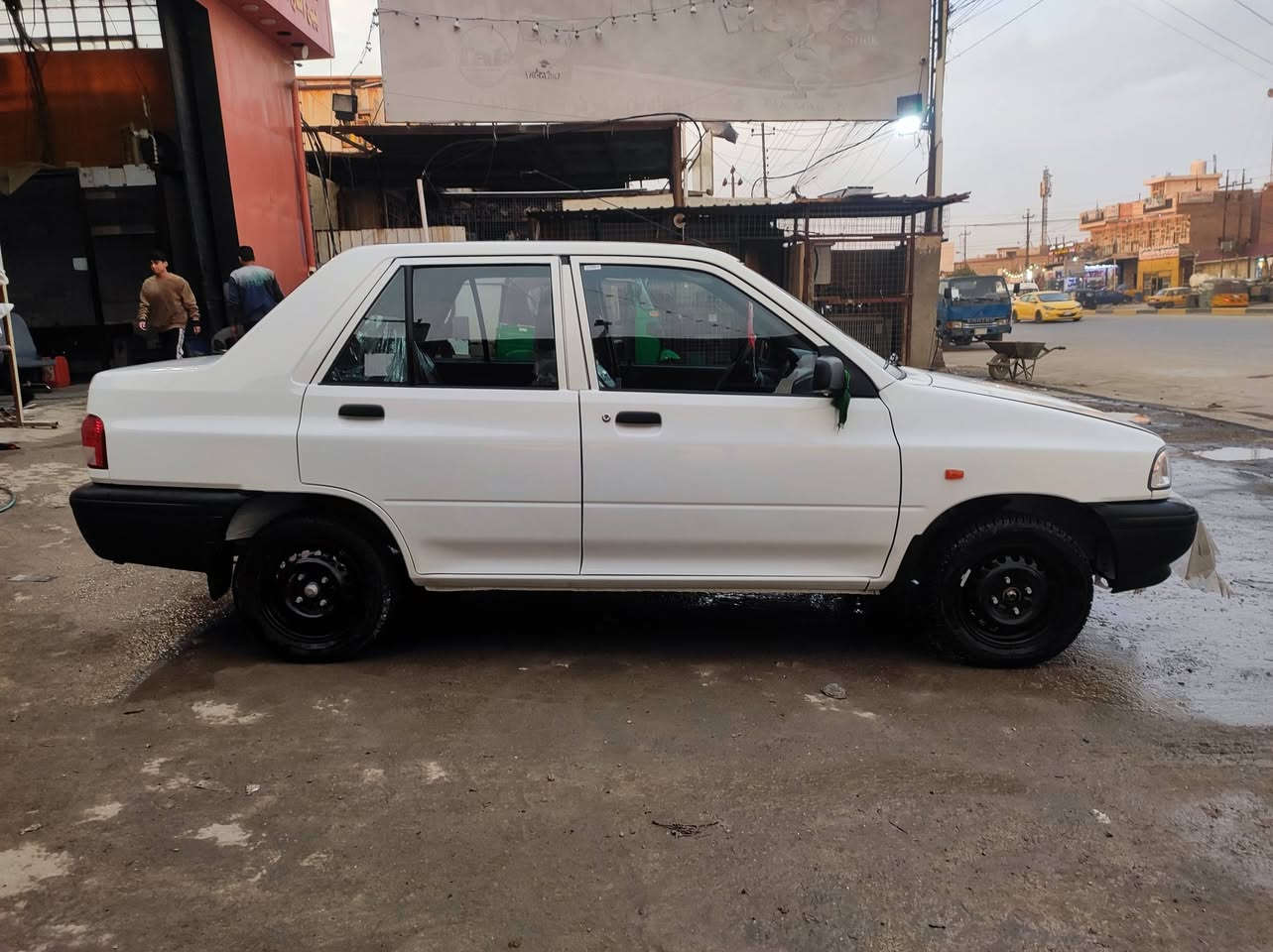 السلام عليكم سايبه للبيع موديل 2025 سياره بعدها زيرو ماشيه 3700 كفاله عامه من من كلشي (***********)
