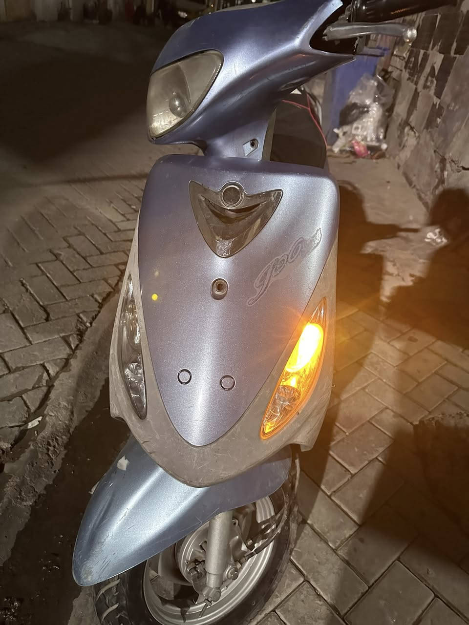 السلام عليكم دراجه منغولي للبيع مكينه كفاله عامه اذا مفتوحه ترجع كابرتير بلادي سلف شغال فقط دشلي ناقصه كفرات بلاد دراجه نضيفه وعليها ترتيبات بصيطه قبق فلاوين وقطره ودبل وكشن السعر 400 وسهله للشراي الرقم*********** خاص ماكو
