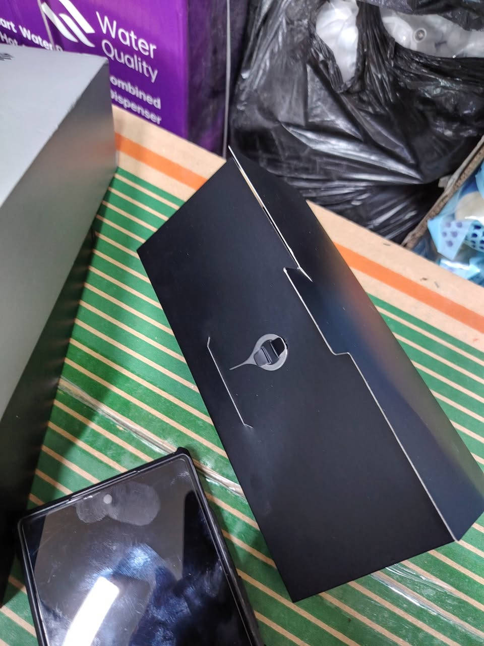 ريد ماجك 10 برو ذاكره ٢٥٦ عشوائيه ١٢ الجهاز نضيف ومداخل تصليح ابد افحص وين متريد الجهاز بي طخه بلضهر صغيره جدا والضهر مفطور السعر ٦٥٠ وبي مجال اي استفسار على هذا الرقم *********** مكاني بعقوبه التحرير
