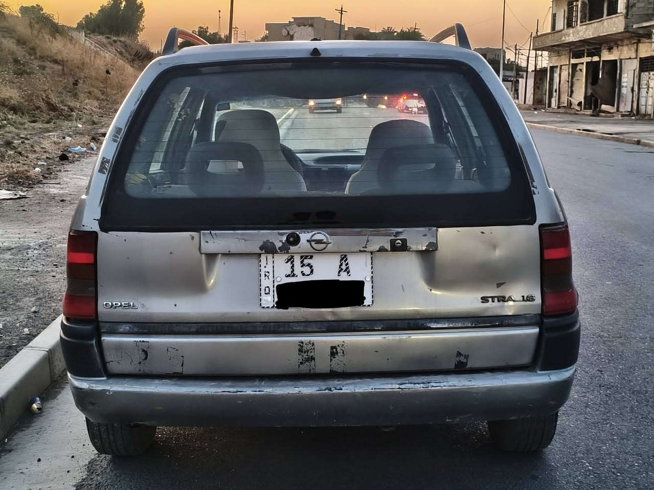 السلام عليكم.
سيارة استرة 16 كير محرك شرط رقم أنبار مشروع وطني الشرعي بل موصل موديل 1993 
السعر : 42$ وبيها مجال 
هاتف : ‏‪***********‬‏
