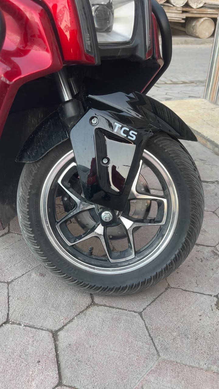 السلام عليكم دراجةالوحش  صارة 20 يوم من ماخذها بعدها زيرو
6 بطاريات 
4 سرعات 
سعرها مليون و 50 الف 
بغداد م الصدر 
***********
