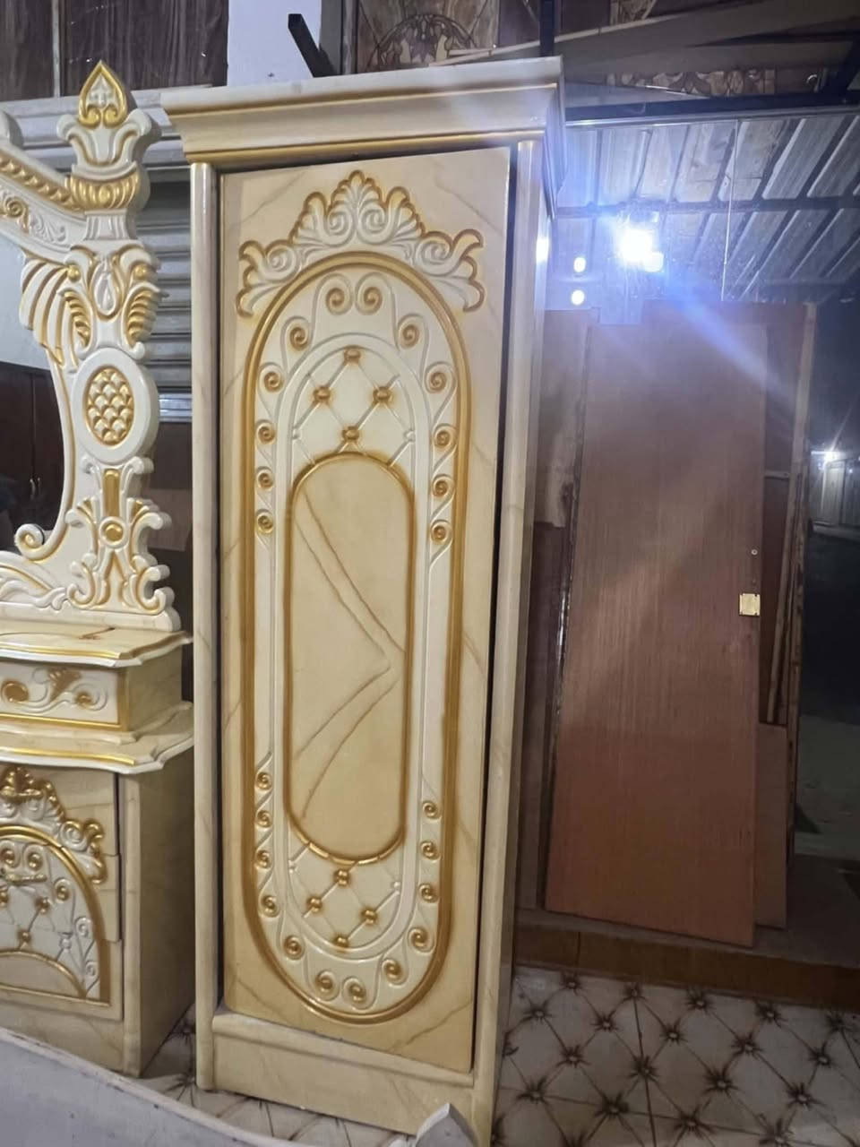 تم وصول غرفة نوم عراقية نظافته100٪ سعرها 750 الاستبدال موجود ولايوجد توصيل وشعدكم نشتري جميع الخشاب غرف نوم بوفيات كناتير نشتري ثلاجات مجمدات براد مي العنوان واسط العزيزية منطقه السراي مقابل مجمع بيت كعيد الاستفسار ***********
