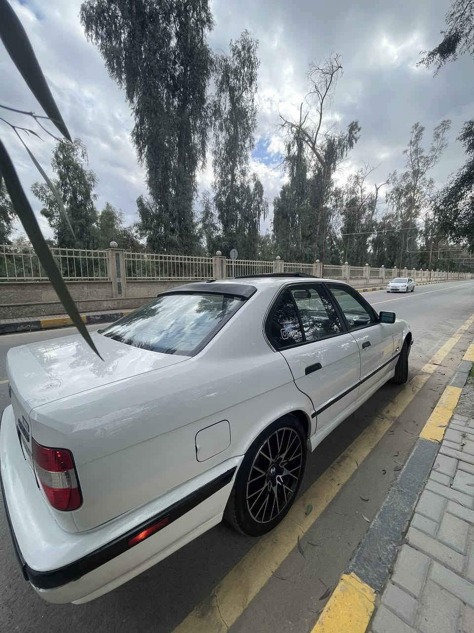 بسم الله ماشاءالله
بي ام. موديل 92 

كير محرك 525 

 شرط النضافة. 

سياره نضافه شرط مال جناي بيت. 🤲

لون ابيض 

بجم عريض كت كامل Mكامل

سياره هواي بيه مواصفات. 

رقم دولي الجديد تحويل مباشر

محرك كبس ديجتال  🏮 كير اوتماتيك 

#مديل  92 #اربيل  

كشنات جلد جديد 

كهرباءيه جديد بلاديه. 

الويل فقط بدلتو بخليه حالياً حاطلو خليه  🆕 

كير مكينه كفاااااالة

أناره و كهرباء ⚡️ كله شغال

 صندوق 🗃️ S كله شغال 

#مكفوله من الحادث بدون صبغ فقط بوند وجاملغ 

محرك وكير جديد حداديه امامي خلفي جديد

سياره خير من الله  تريد ستر بس

كشنات جلد داخل

كهربائيات كله جديد #متصرف عليها ربع

السعر اتصل  وتدلل

***********اسيا  

***********كورك 

 #وبالخير على الياخذها
