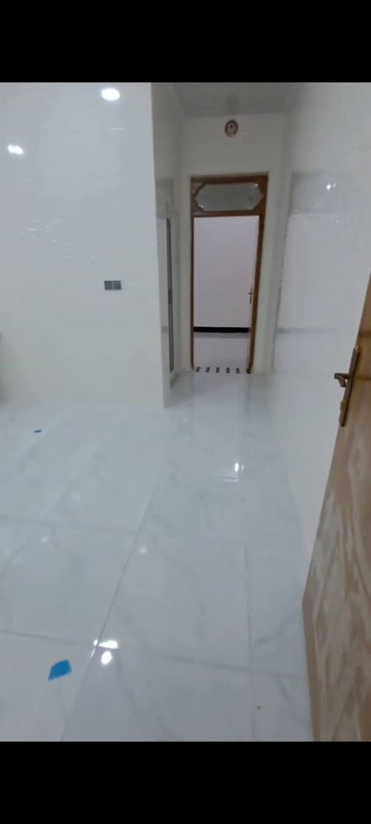 بيت للبيع
النجف حي ميسان  
طريق الزوار خلف سكلة الكرعاوي 
مساحة 100 متر 
بناء حديث 2025 كامل 
طابق واحد 
غرفة وصالة واستقبال ومطبح وصحيات خارجية وداخلية
للاستفسار الاتصال على رقم 
صاحب المنزل
***********
