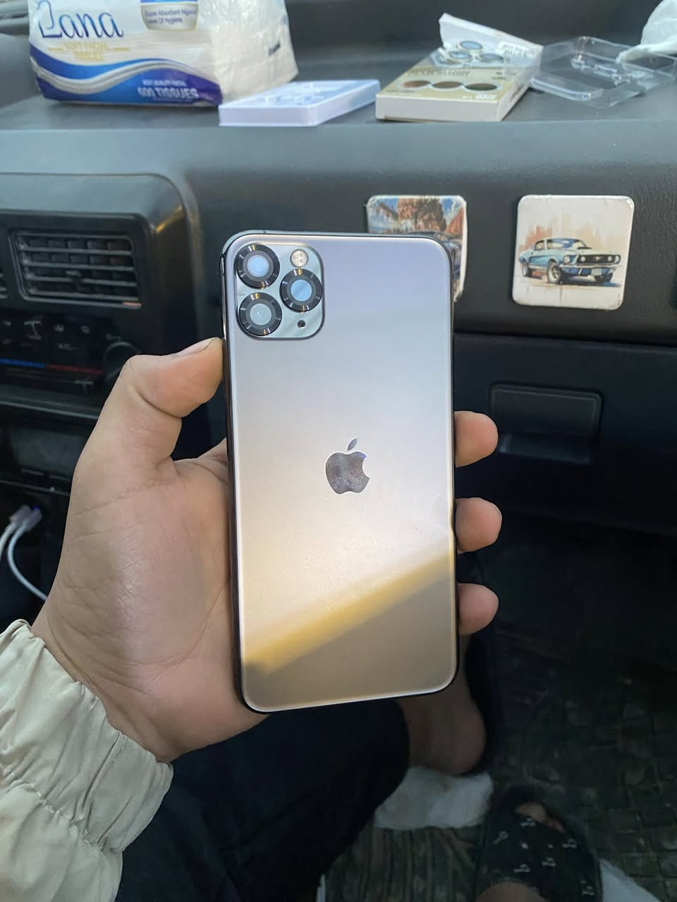 سلام عليكم 

الحاله :جهاز 11 برو ماكس  شرق اوسط 
ذاكره : 512 
بطاريه: 81
فيس إيدي شغال 

جهاز كل شغال كأمره صوت تصال 
مكفول من كلشي 

مكان : بغداد 

السعر : 375 وبي مجال 

تصال :***********
وتساب : ***********
