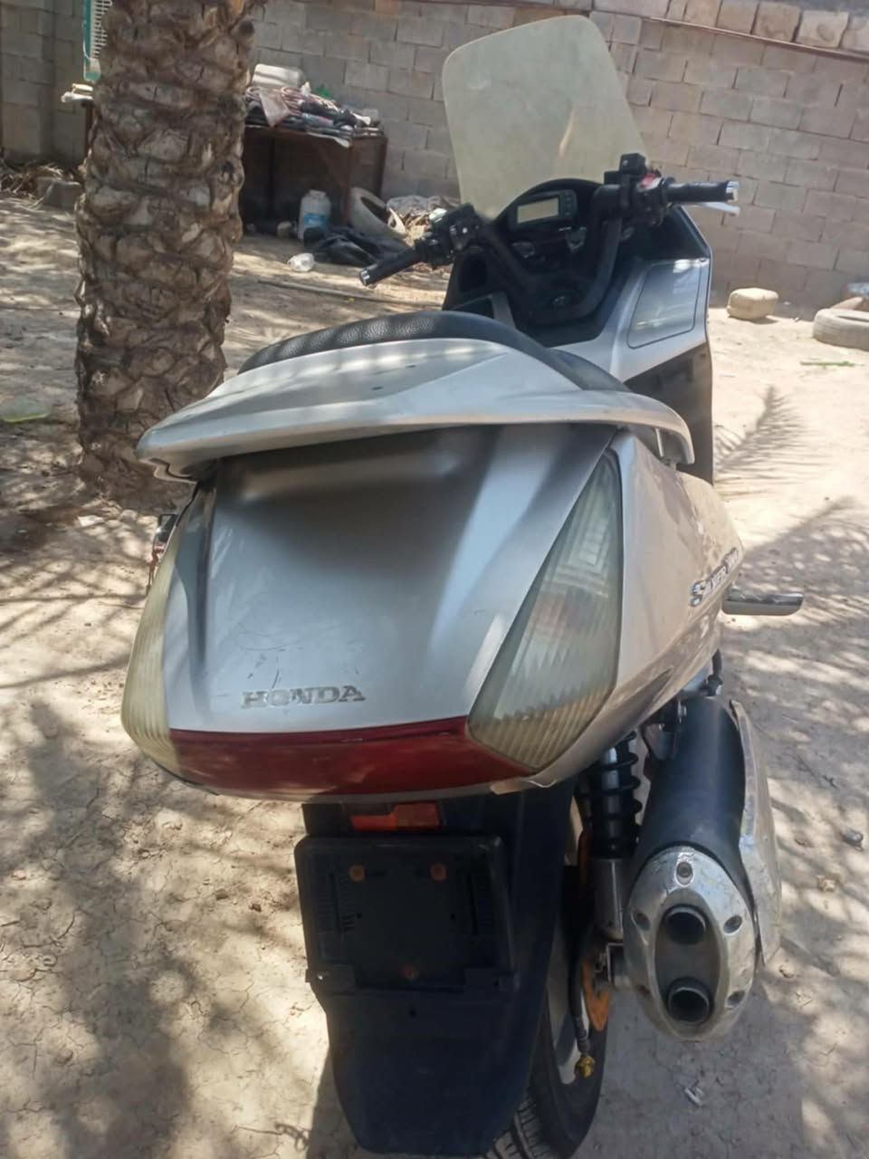 سلام عليكم سلفر ونج 600 للبيع مكان بغداد الدوره
اوراق كامله وارد امريكي عداد 200
 بيها ملاحضات بل كفرات 
السعر 1300 وبيها مجال
الرقم ***********
