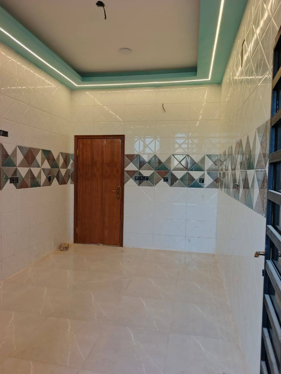 اللهم صلي على محمد وال محمد السلام عليكم بيت للبيع مساحه 150 متر واجه 7 ونص نزال 20 طابقين زيرو غير مسكون الطابق الاول يحتوي على غرفتين نوم وكلدور ومطبخ واستقبال وحديقة داخليه شلال الطابق الثاني غرفتين وكلدور موقع البيت شارع 80 شارع العلويه شريفه ع الرابط بين شارع 80 وشارع 100 مقابل الملعب قريب ع الشارع خدمات كامله منطقه متكاملت البناء سعره حلو ومناسب 

الاستفسار.   ***********
