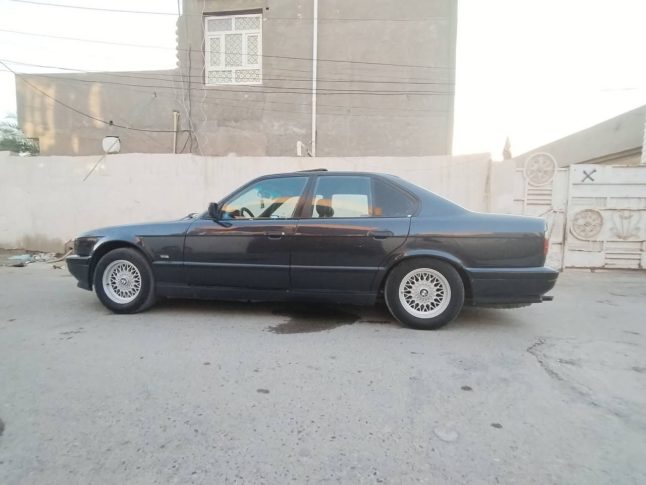 السلام عليكم
لبيع bmw525i
مسكر عدل اصل موديل 1992وارد يابان فول مواصفات 
الوان نيلي كحلي  بدون حادث صبغ عام جديد لجماليه صبغته جديده تبريد شغال ثلج معروف وارد يابان
حداديه امامي خلفي جديد SF 
بجم عريض صليب اصل داخاني منضومه زنون اصلي 
عالي وناصي وبلاجكتورات
مكينه وكير كفاله مكينه 25عدله
رقم بغداد مداور ثاني يوم 
داخله كارتير وكنتاره جلد صاج كهرباء الكشنات ثنينهن
فتحه سقف طكتين شغاله
اصل سنتر لوك 
دبل جكمجه ودبل ايرباك اصل
 جام 4كهرباء تصعيد مع سوي
دركه استيرن مال f10 شغال شريط
ترايك وين ميعجبك 
كلشي بيه وضع بلاد كله شغال  
السعر 65 
مكان السياره بغداد ***********
