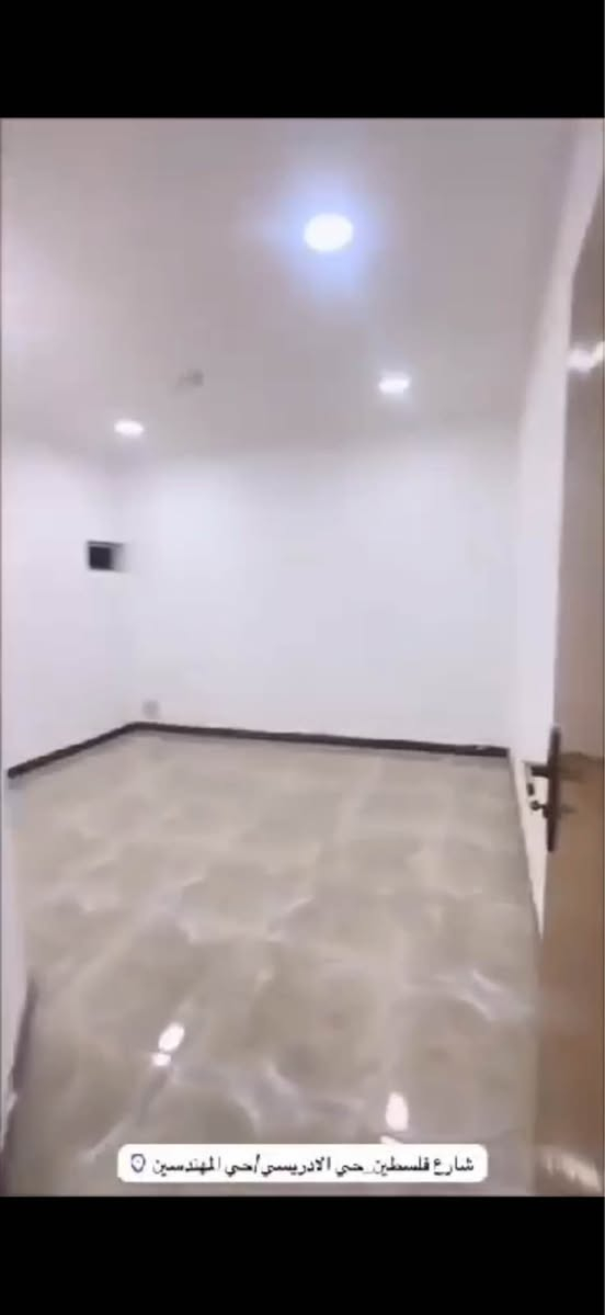 شقة للاجار طابق ثالث
المكان شارع فلسطين حي الادريسي
الشقة حديثة وكاملة من كل الخدمات 
مساحة 90
ماء ،كهرباء، خط مولد ،خط انترنيت ،كيزر ،جرس كامره فتح أوتوماتيك 
بدون دلالة 
للاستفسار :*********** 
موجود خاص و واتساب بغداد, العراق
