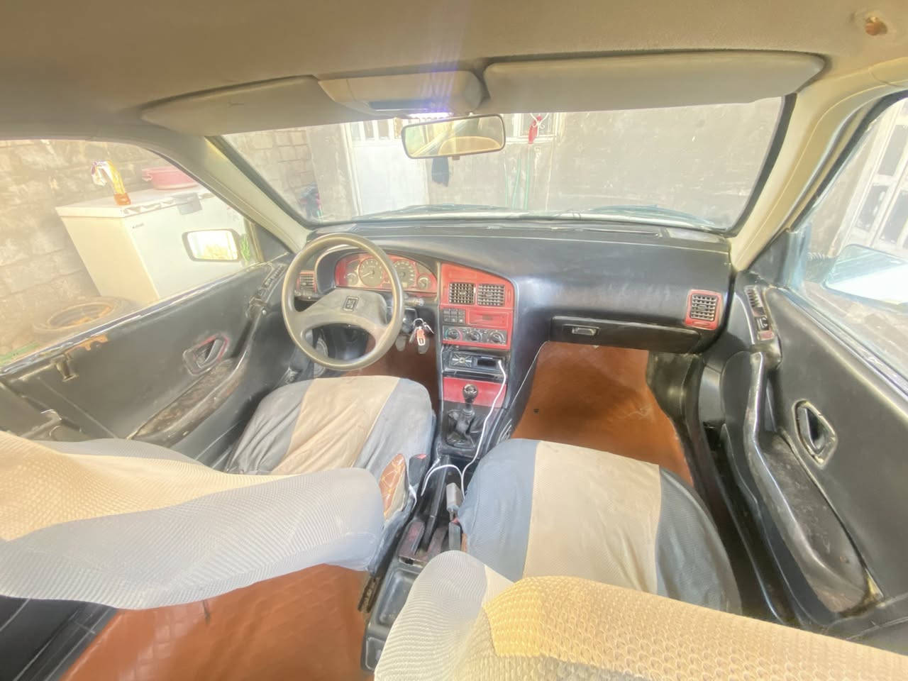 سلام عليكم 
بيجو 405 موديل 2009 
مكينة وگير نضيفات غراض كلة اصلي وجديد 
ماتطفة بيك بس من البانزين 
سنوية ساقطة ب 18 
راعيهة يريد يداور 

سعر 24 مجال قليل 

استفسار ***********

(تكسر بسعر لاتجي )
