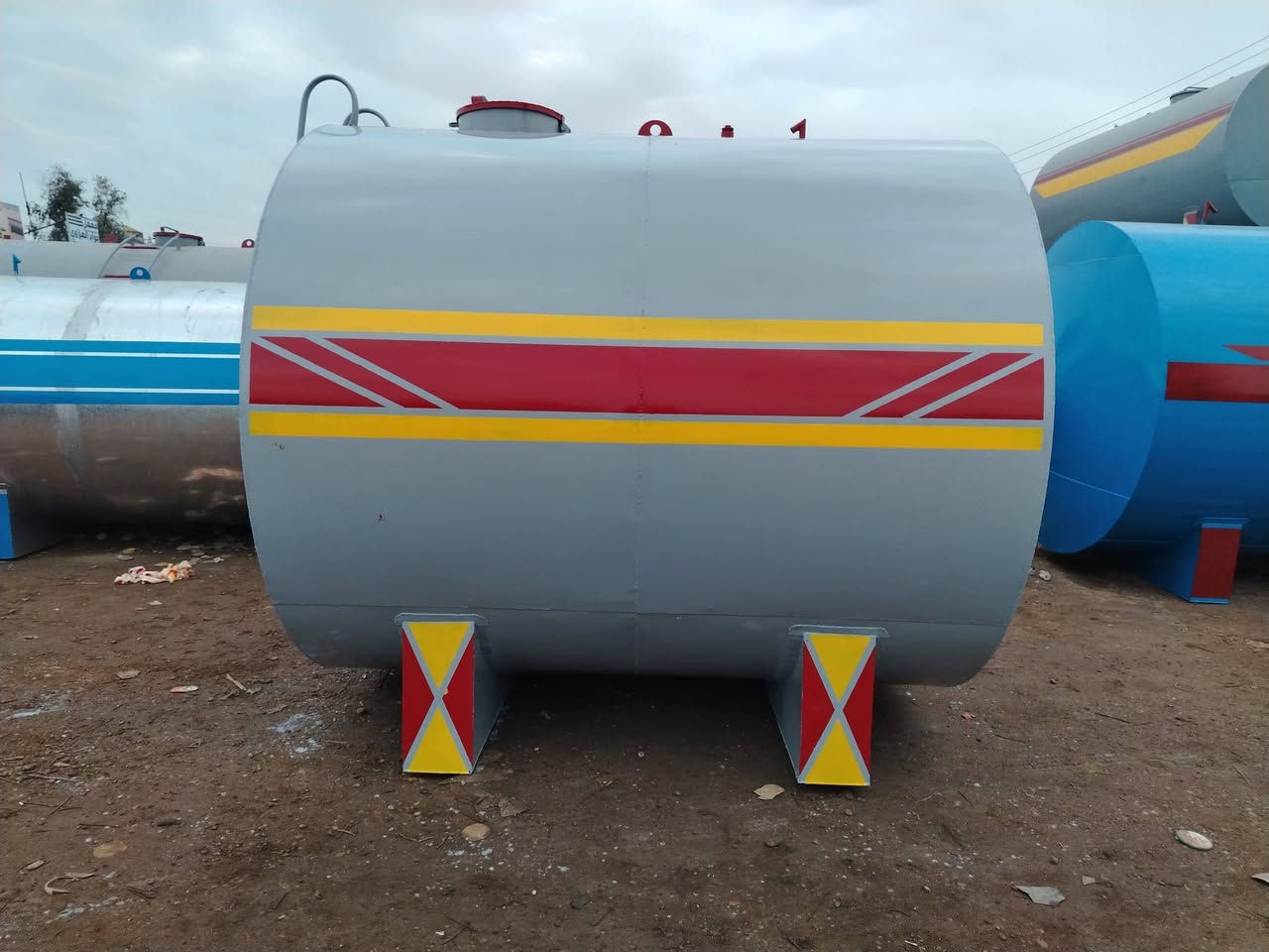 سلام وعليكم من رخصت أدمن عندي تانكيات حديد و مغلون بأسعار مناسبه مكاني بغداد جرف النداف ***********
