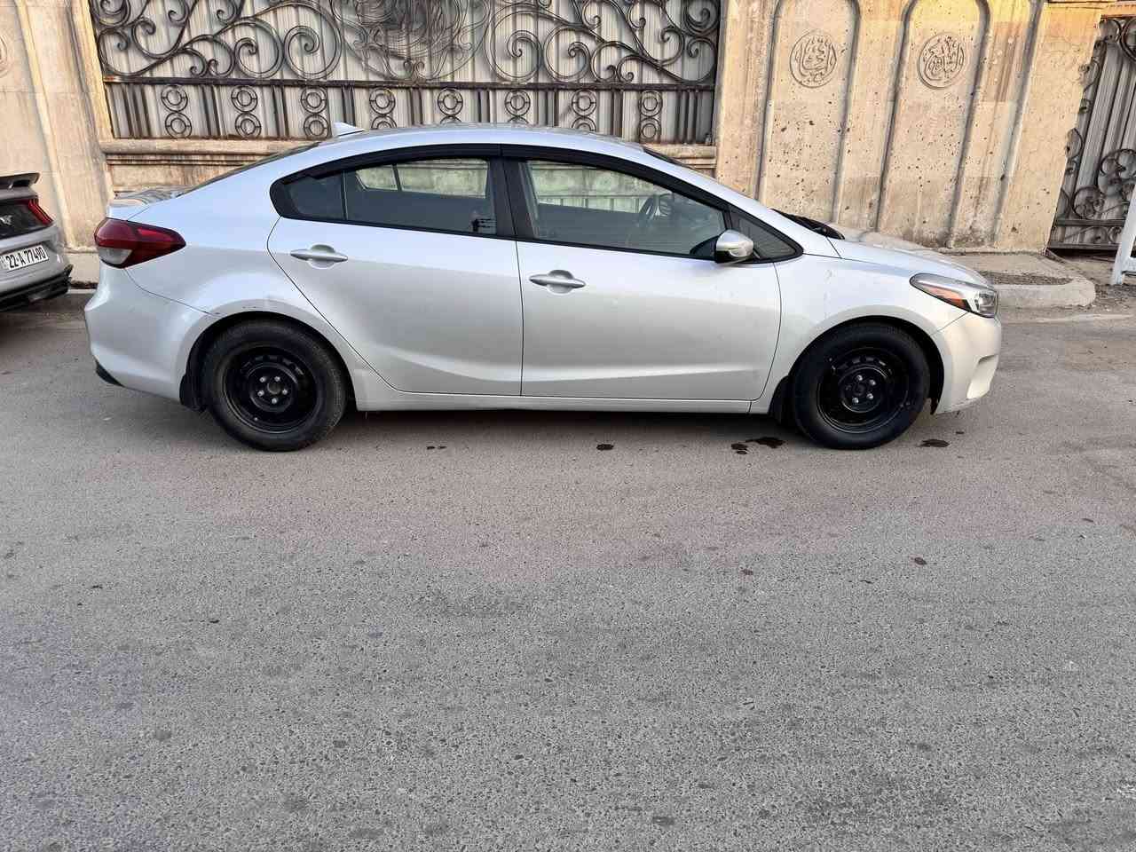 السلام عليكم 
كيا فورتي 2017 رقم اربيل بأسمي 
ماشية 99 ميل 
حادث جاملغ خلفي بدون ايرباك 
ماشية 99 ميل 
بغداد حي القاهرة 
***********
