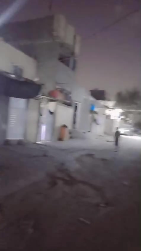 دار للبيع مساحة 100م
5*20
استقبال وغرفة وصالة وخدماتها 
عنوانه بالطالبية سعر مناسب للبيع 
كهرباء ميزانية 
ماء ميزانية 
السعرمناسب جداا 
***********
***********
