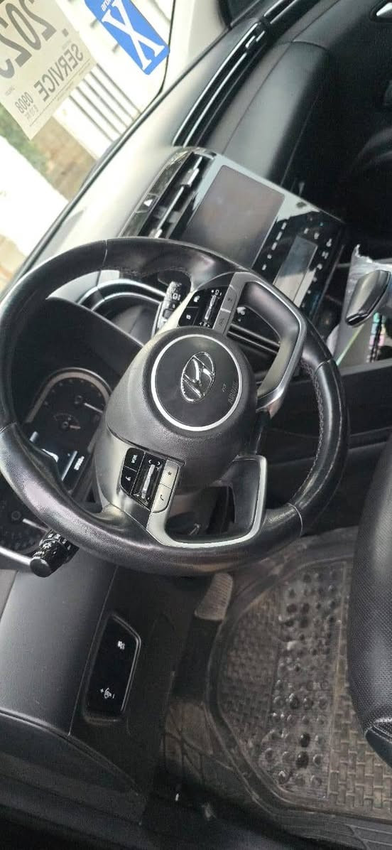 السلام عليكم
توسان ٢٠٢٣ فول مواصفات واحد على واحد ضرر جداً بسيط بدايه البنيد جهة السكن بدون داخل  الباقي كفاله عامه ماشيه ٢٧ الف السعر ٢١٥
رقم صاحب السياره ***********
