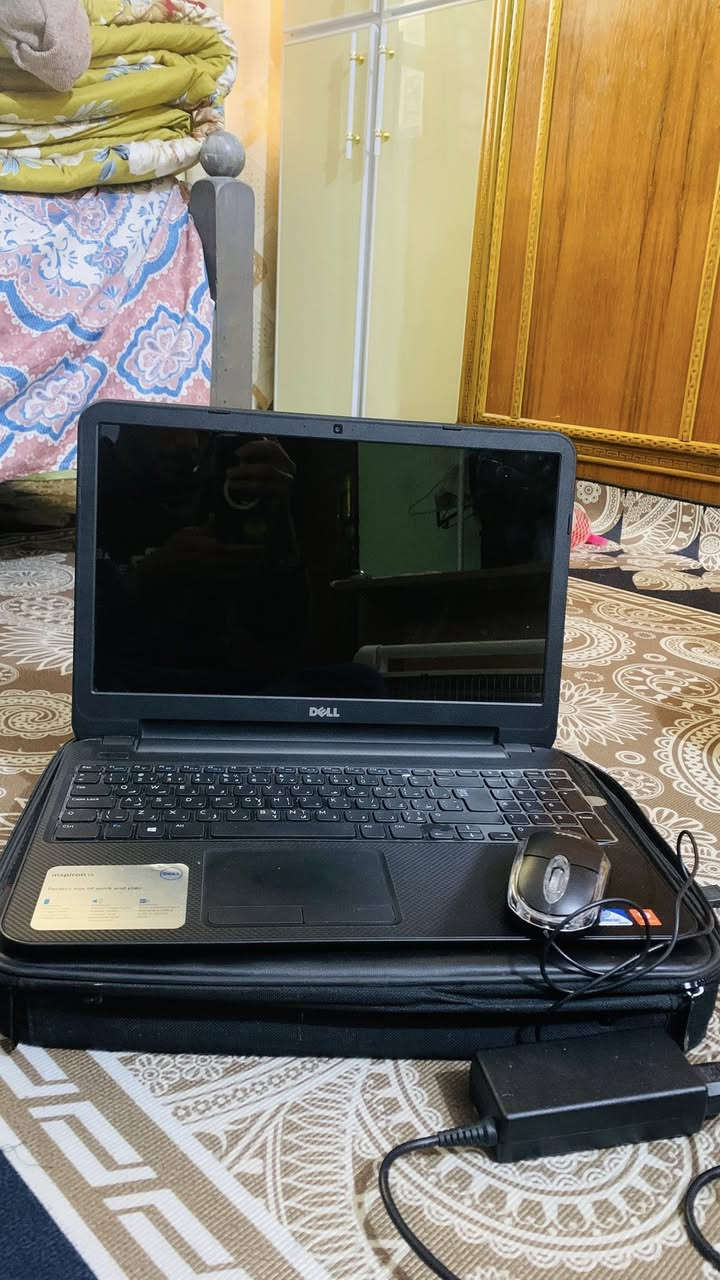 لابتوب دل dell
الجيل الثامن.
المعالج كور اي 5  الجيل 8
الهارد  256     ssd  
كارت الشاشة  4  شير 
حجم الشاشة  14 
الشاحنة اصلية 
يوجد منفذ تايب سي للشحن ولنقل البيانات  
نظام التشغيل ويندوز  10 عربي انكليزي 
 الملحقات شاحنة وجنطة 
السعر   225 وبي مجال 
***********
