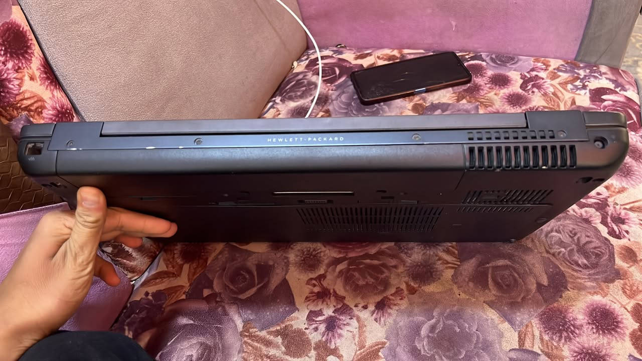 �
للبيع لابتوب HP ZBook 17 G2 – قوي ونظيف

📍 الموقع: النجف

المواصفات:

 • Intel Core i7-4600M
 • RAM 16GB
 • كرت شاشة NVIDIA Quadro K1100M (2GB)
 • SSD 238GB + HDD 466GB
 • شاشة كبيرة – مناسب للتصميم والبرامج الثقيلة

الحالة:

 • الجهاز شغال 100%
 • ماكو أعطال
 • استخدام نظيف

💰 السعر المطلوب: 230,000 دينار

📞 التواصل: واتساب  / ***********
📍 التسليم: يد بيد داخل النجف
