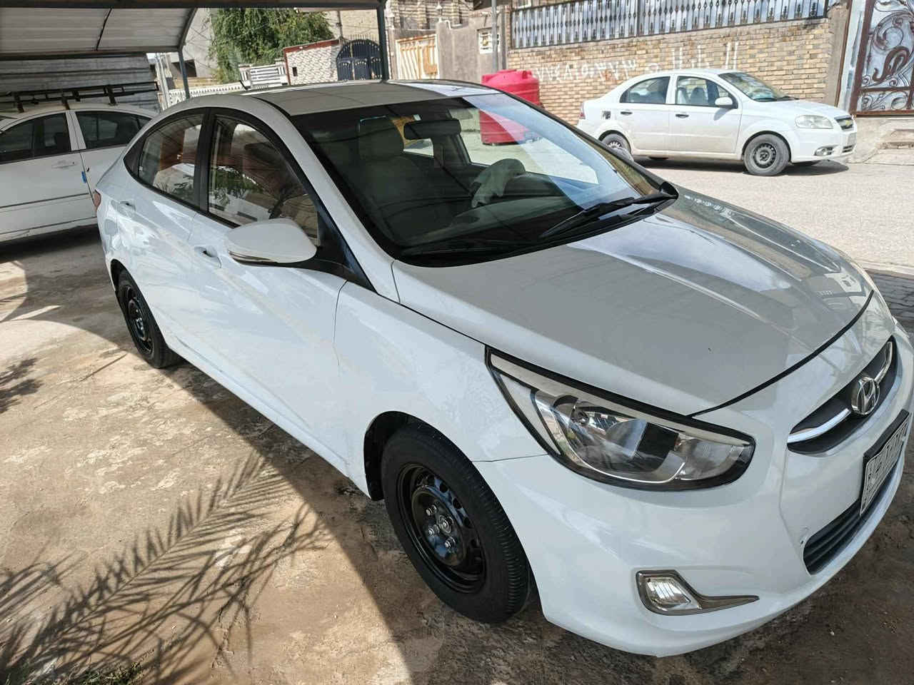 السلام عليكم
ملاحظة راعيه يريد مداور

اكسنت ١٦ للبيع رقم بغداد سنويه لل٢٩
بيه بارد بسيط بالجاملغ الايمن 
و بالباب الجهة الثانيه
كير مكينه ع الشرط
التبريد كمبريسر جديد فقط ربط 
للاستفسار الاتصال*********** النجف, العراق
