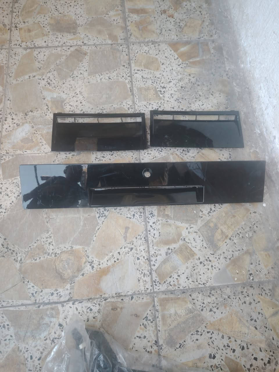 سلام عليكم عندي غراض سنتافيا موديل 25 كوري اصلي دبلات جنطه كهربائية نرمايد بنيد ماستكات خلفيه ومسطره جنطه ومسطره دعاميه اماميه نرمايد باب ابيع جوه السوك اتريد شلع او قطع بس المعروض عندي مكان بغداد مدينه الصدر اتصال ***********
