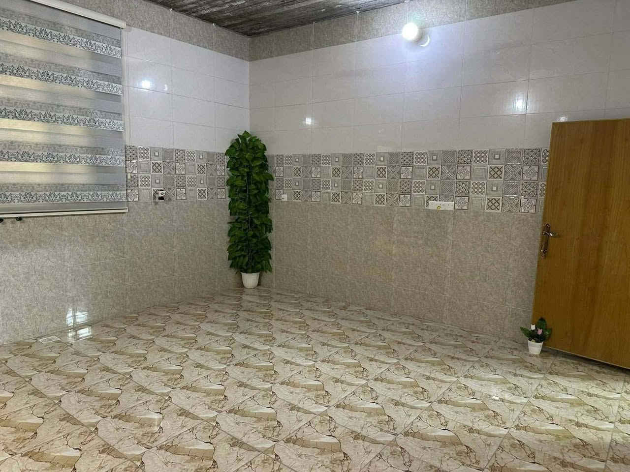 بيت كامل  مساحه الارض 300  غرفتين نوم وصاله  ومطبخ حار وبارد ومطبخ ثاني خارجي واستقبال في منطقة الشهابي الاولى قرب مركز صحي الشهابي خدمات كامله
السلام عليكم ورحمة الله 
بيت للبيع  مساحه  300 متر استقبال وصالة وغرفتين نوم  ومطبخ حار وبارد  في منطقة الشهابي الاولى قرب مركز صحي الشهابي خدمات كامله ماء كهرباء مدارس مركز صحي تبليط تبعد عن الفلوجه خمس دقائق قرب سيطرة الموظفين
السعر  55 مليون 
هاتف ***********
        ***********

