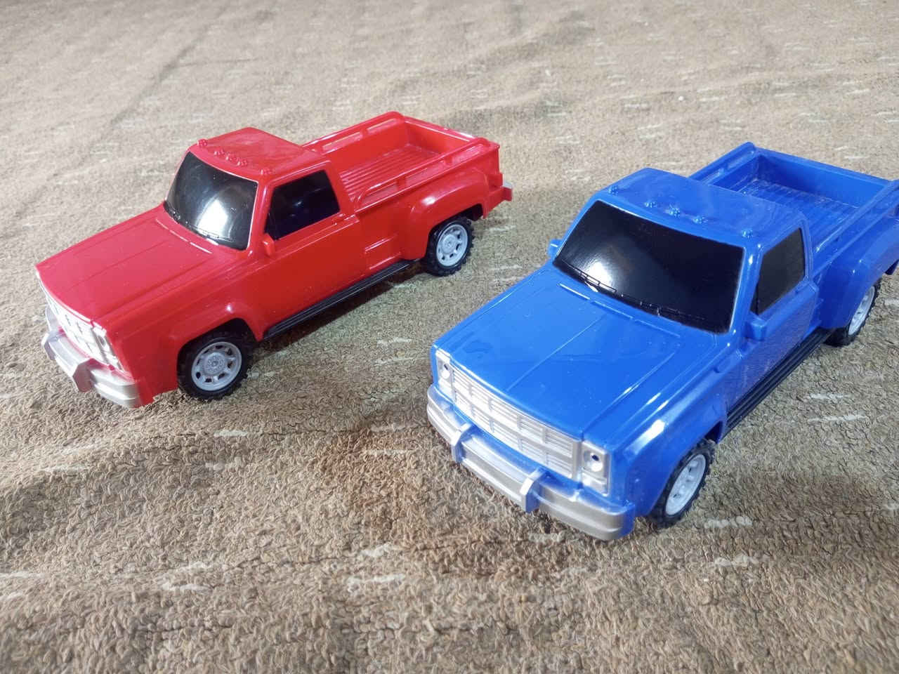 السلام عليكم للبيع وانيت يوجد توصيل إلى جمع المحافظات السعر 25الف مع التوصيل العدد يوجد 50قطعه لاتصال ***********/***********مكاني بلنجف مع جزيل الشكر والاحترام
