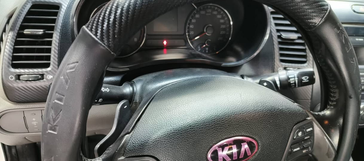 السلام عليكم 
كيا سيراتو 2014 خليجي محرك 16 دوش كير ومكينه مامفتوح رقم دهوك (بااسمي) هزه ورقم وسنويه جديد 
ماشي 239 الف
قطعيتين تبريد ثلج
3 كير شفتات
مري شفط
تنته اسلايد
حساسات امامي خلفي
مانع انزلاق
5 ويل كب
سياره فول عدا البصمه
*********** 
‏‪***********‬‏
مكاني دوميز دهوك 
الضرر فقط ملاحضات مرفوق مع الصور
