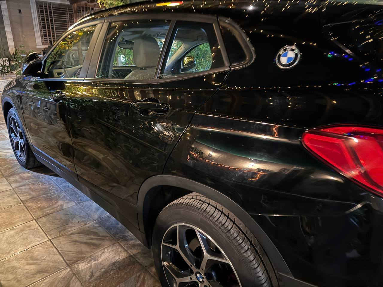 السلام عليكم للبيع
مكفولة كفالة عامة من كلشي 
BMW X2 2020 S DRIVE 
محرك 2000 توين باور تيربو 4 اسطوانات 
المواصفات 
رادار امامي 
رادار خلفي 
رادار جانبي
شاشة أنظمة اندوريد اوتو ابل كار بلاي 
تحكمات مقود القياده جهتين 
كامره خلفيه 
نقطة عمياء 
سقف بنورامي
انظمة قيادة ( Sport Comfort normal )
كشن خزن ميموري
كشن جلد أوف وايت
عدسات ليزريه بالمصابيح 
بعد تضمن هواي مواصفات السياره لكن لتجنب الاطاله ذكرنا ابرز المواصفات 
السياره خليجية جديدة جدا وضع شركة حته كتلوكاتها موجودة ماشيه 30 الف KM فقط سياره اقل مايقال عنها جديده وايضاً عليها تغليف PPF من شركه جيوشيلد 
مكان السياره بغداد لوحتها انكليزي جديد
سعرها 218 بي مجال اني خادم

للاستفسار ***********
