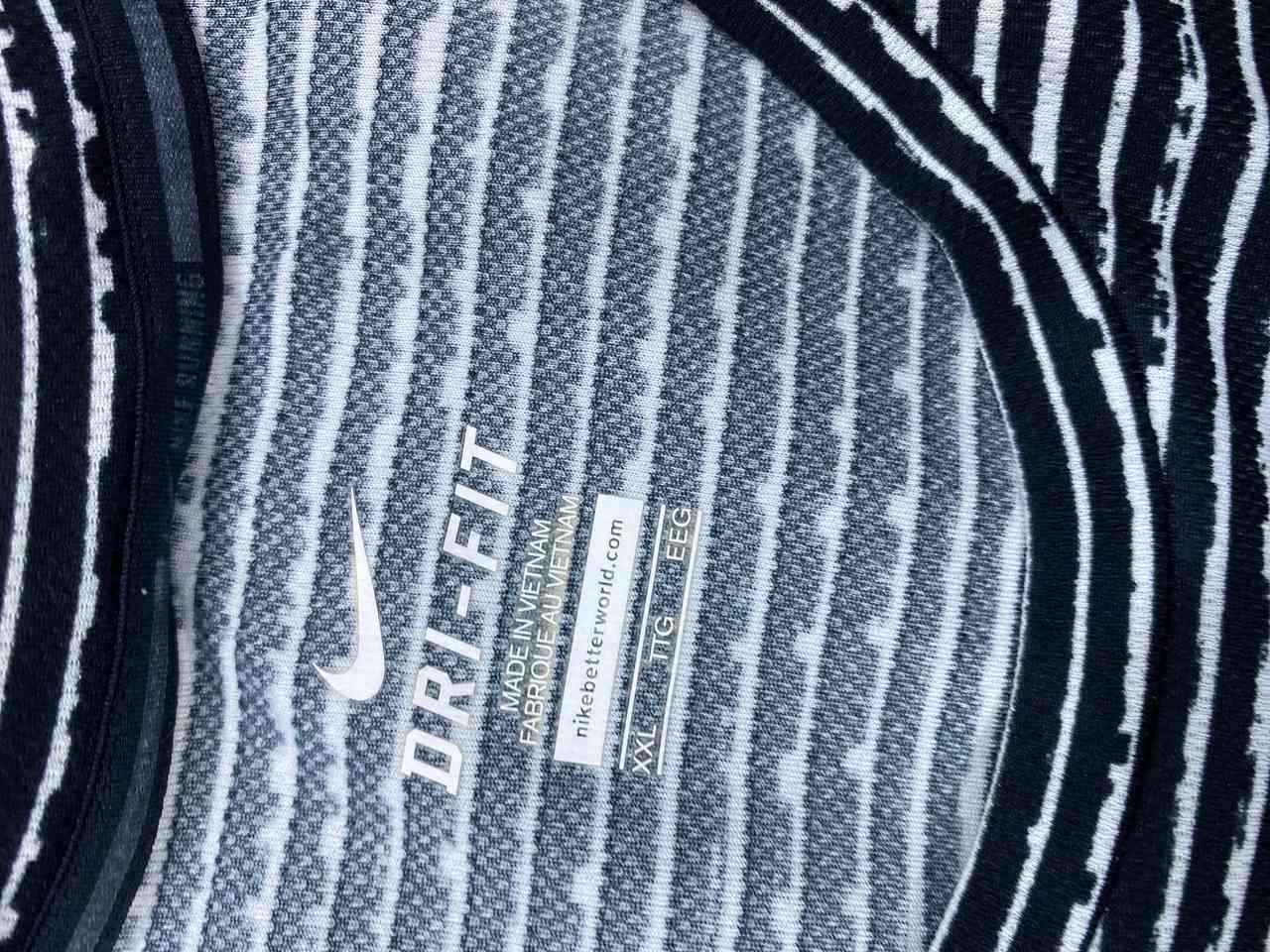 نايك 
قياس اكسين لارج 
سعر 15 الف 
توصيل لجميع المحافظات 3 الف


**إذا كنت صاحب هذا الإعلان وتريد حذفه لأي سبب، رجاءا أرسل رسالة إلى الدعم الفني**