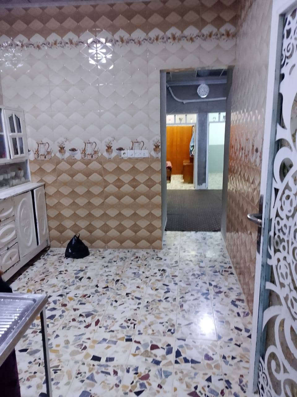 بيت للبيع قطاع الخامس فرع المقابل بجامع الرحمه مساحه125 ركن
وصل بلديه....
***********

