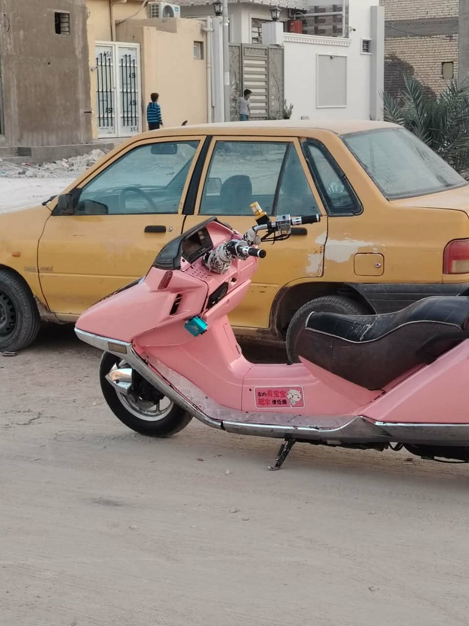 للبيع فيجون لون مميز لوحيده بهاذه لون شراي بي خير ويدلل تفاصيل خاص مكاني نجف
رقمي***********
