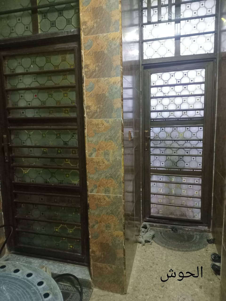 السلام عليكم يوجد بيت للبيع متكون من استقبال ومطبخ وغرفه نوم وخدمات ١٠٠ متر الواجهه ٥ ونزال ٢٠ ب٢ ع١٥ للستفسار اكثر ع الرقم ***********
