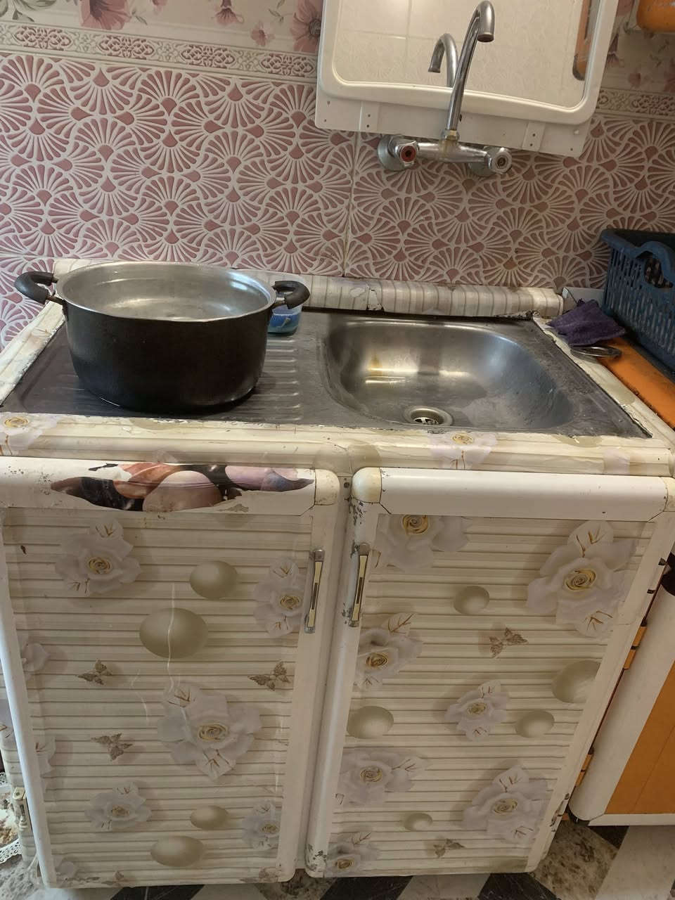 طباخ اربع عيون وسنك وهاي المرايه للبيع دخل خاص او اتصل ***********
