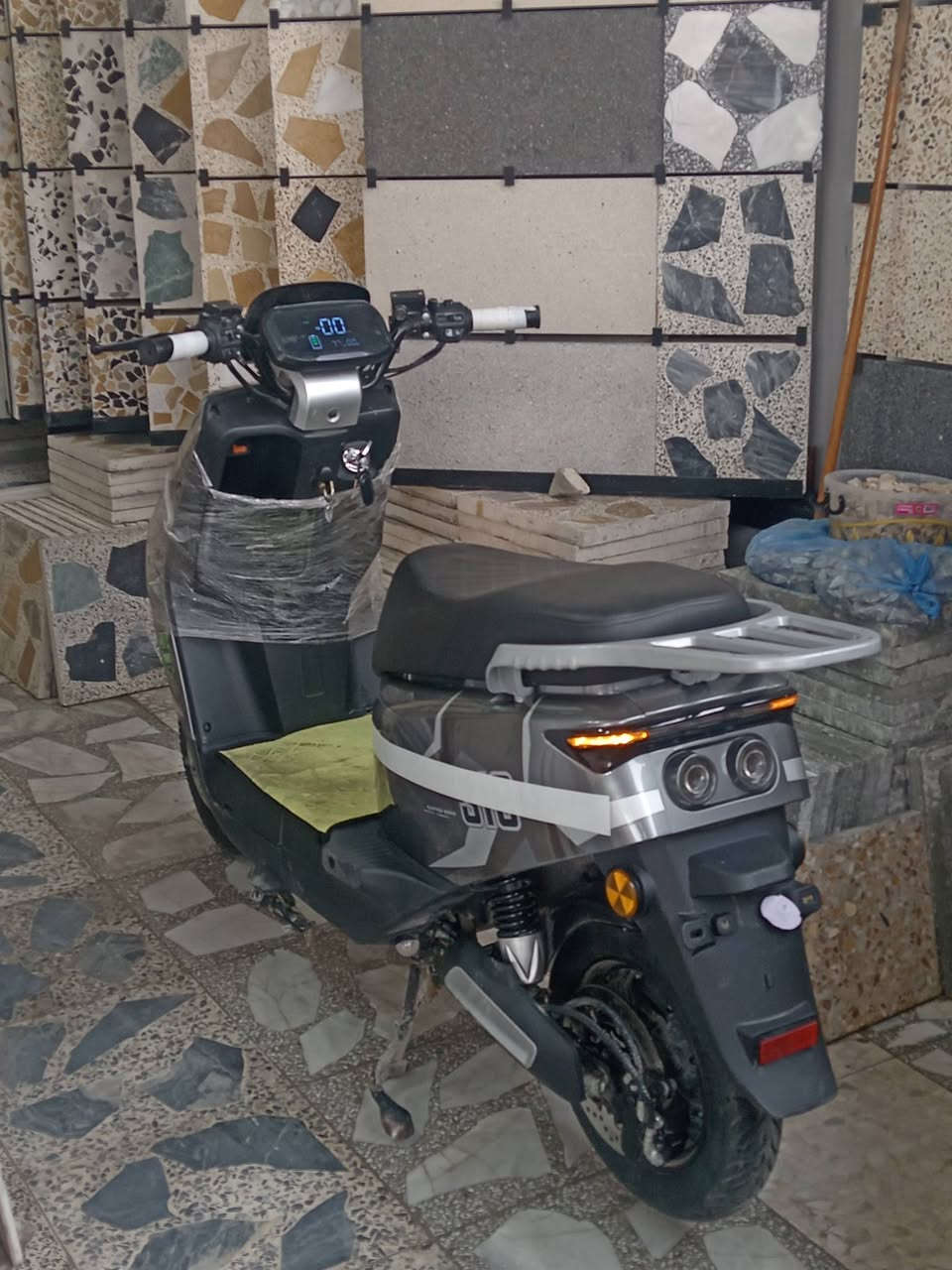 318 للبيع شرط
بطاريات 6 مسطره انطيك شرط وضمان
بس طخه خفيفه ما تبين بل دوسه 
ماطور معدل شلعه نار
التواصل علا الرقم
***********
السعر 700 وبي مجال
