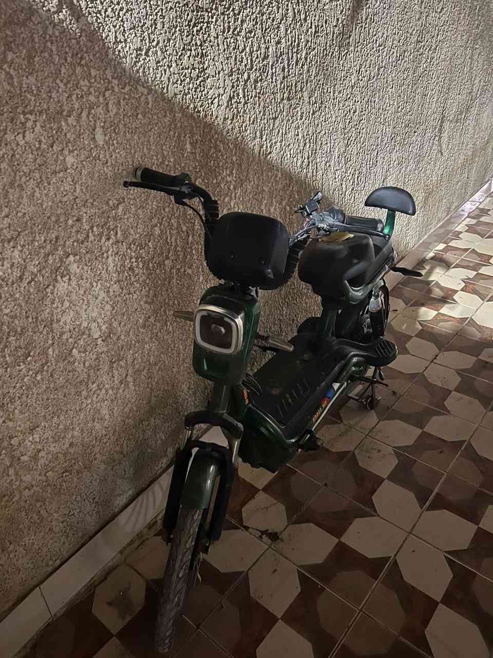 سلام عليكم بايسكل شحن نضيف كلش بطاريات جدد كله شغال السعر 325 الاتصال ***********
