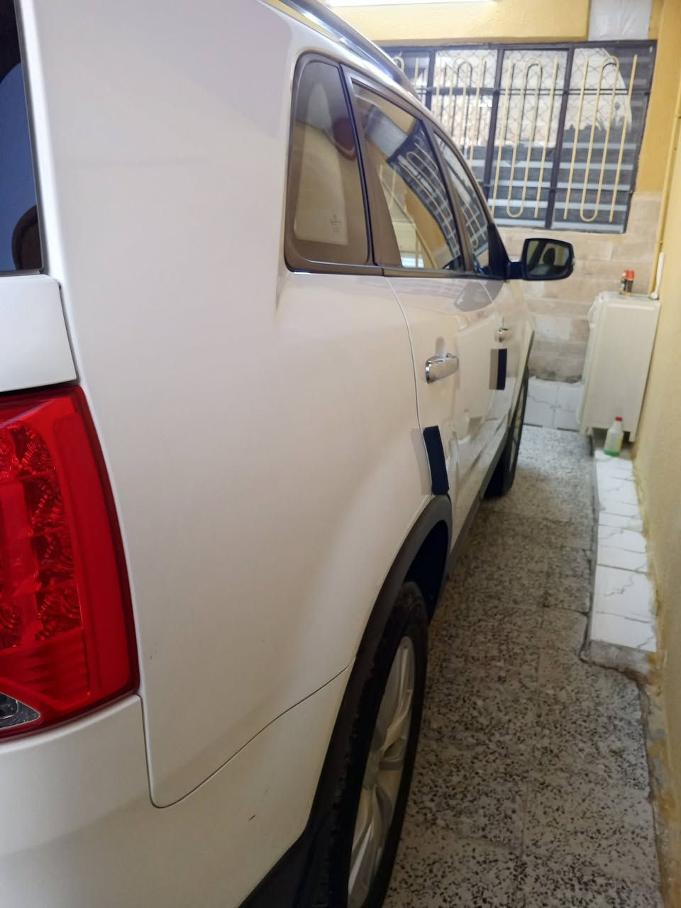 سورنتو خليجي موديل 2011
محرك 4سلندر 2400
بانوراما 
كشن سائق كهرب 
كامره خلفيه وحساس خلفي 
شاشه كبيره  ومرايه وسط تعتيم
سبعه راكب
تبريد ثلث قطع
أشاره بالمرايه 
مرايه شفط
يدأت نيكل أصلي 
أشاره ترحيب 
ويل كب أصلي
طخم تأيرات جديد ماليزي
باتري جديد كوري أصلي
تحكم ستيرن  جهتين 
مثبت سرعه
فتحه سقف بانوراما 
السنويه إلى شهر 2030/12
أني الشرعي 
السعر 165وبيها مجال
السياره بدون صبغ وبدون حادث مكفوله
كير وحرك شرط 
ماشيه 205كيلو متر
للتواصل ***********
