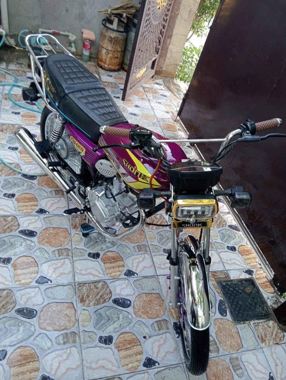 سلام عليكم دراجه للبيع صندوق وحد او الدراجه وحد مكان كركوك نضيفه أي نقص مابيها للشرط السعر واتساب***********👑❤️

