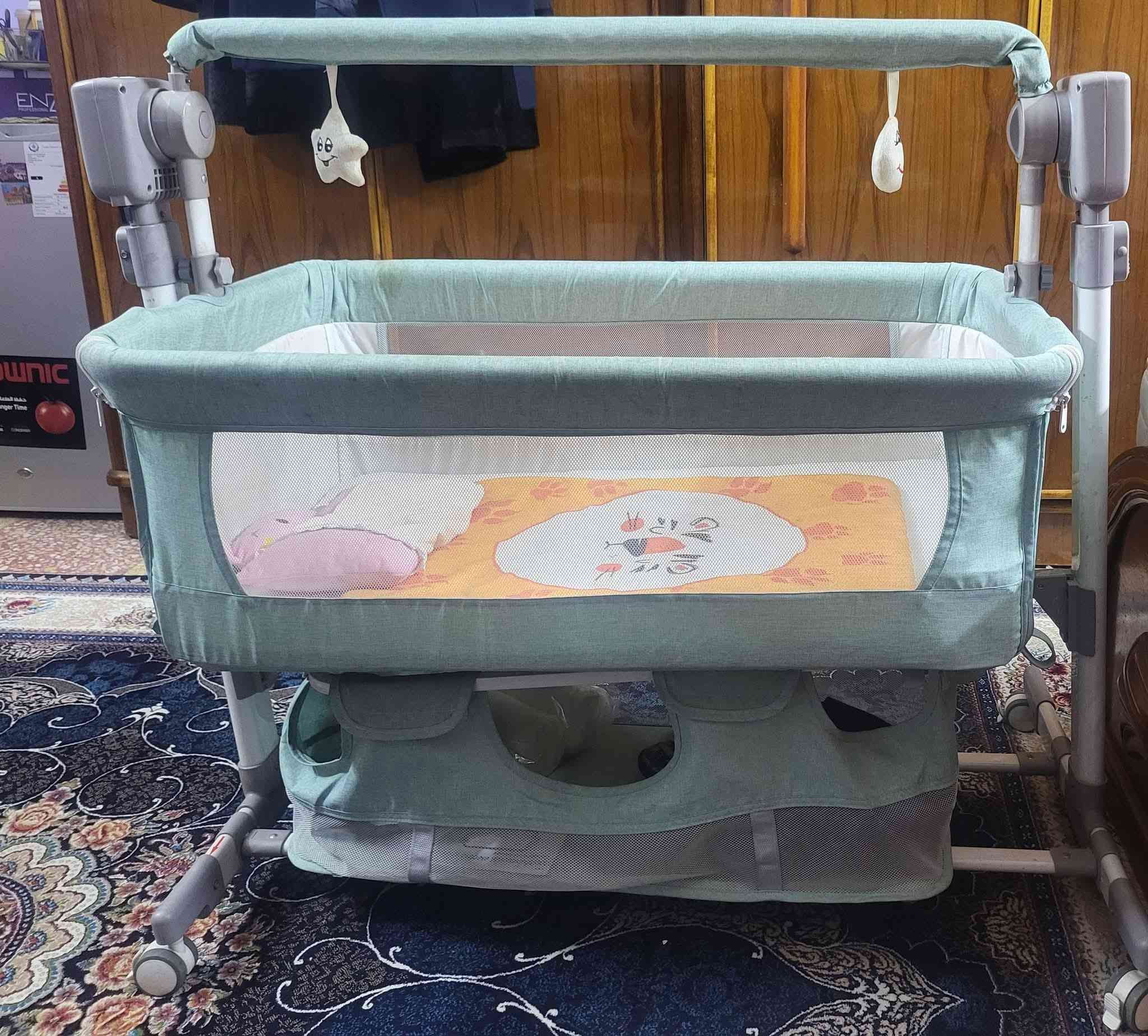 أغراض طفل تعتبر جديد استعمال جدا قليل العنوان بغداد الاتصال ***********
