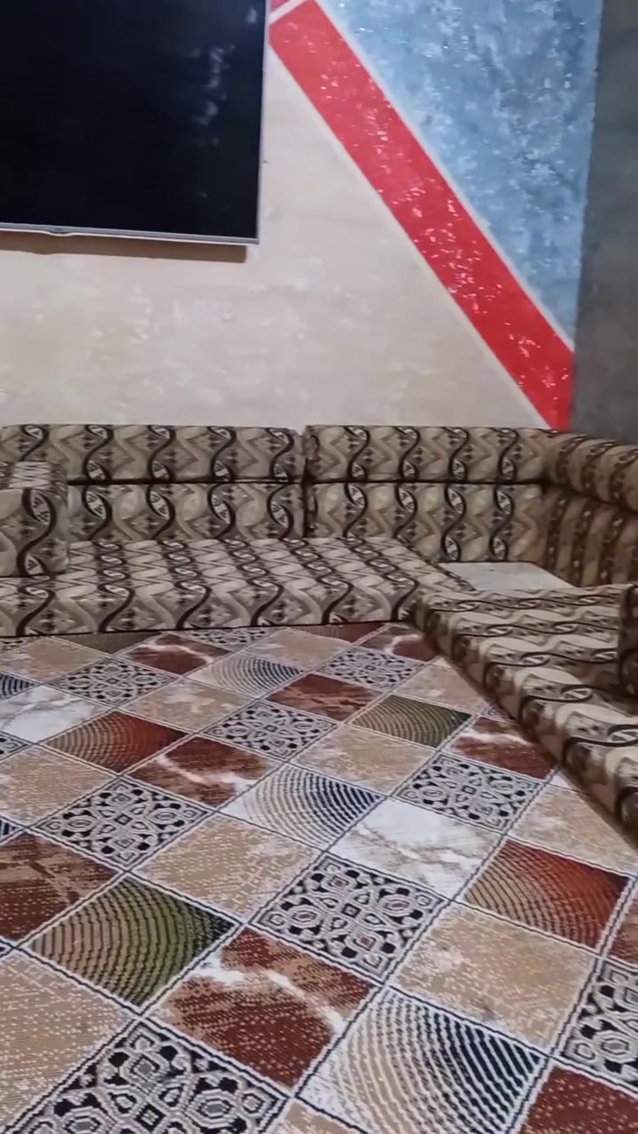 سلام عليكم ديوان للبيع مستعمل قليل سعر 500 وبي مجال ((***********)
