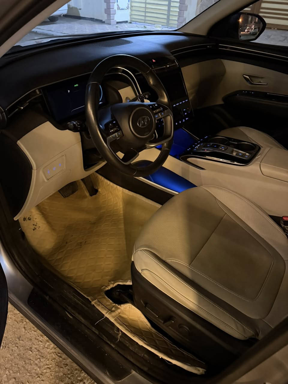 لبيع هونداي توسان موديل ٢٠٢٤ السياره حادث بدون ايرباك قطعه وحده قبق الصندوق وبيه bdr بل بنيد ما مبيين ابد بدون صبغ السياره محرك ٢٥٠٠ فول موصفات وبدون رقم بعدهي مكاني بل نجف حي الأمير السعر ١٨٥ وصارت عليه اكثر من هذا السعر بهواي بس محتاج والله وقررت ابيع ***********
