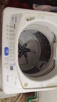 عدنا غسالتين للبيع توشيبا اوتماتيك....المحمرة فول اوتماتيك دنكا..السعر...