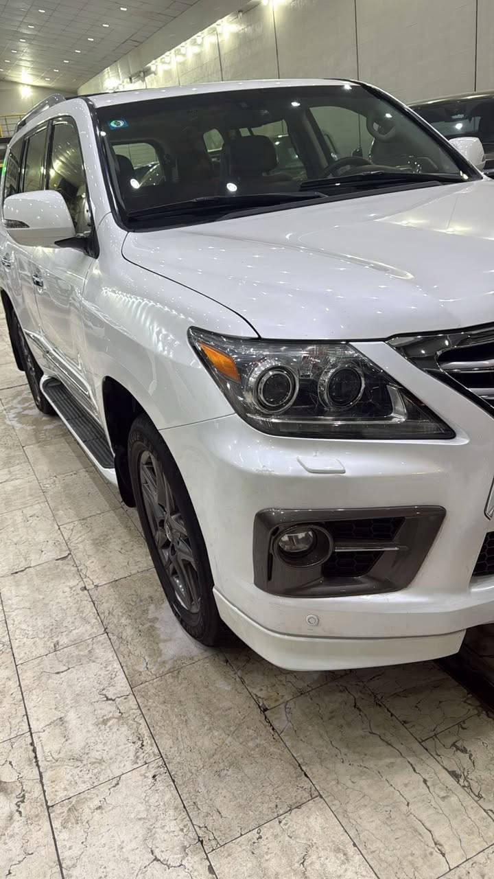 السلام عليكم ورحمة الله وبركاته
اخوان سياره لكزز موديل 2014 
ماشيه 127 
بيه بارد بسيط فقط 
سياره جديده او فول موصفات 
ترهم بيع او مروس 
مكاني بصره معارض البصره 
***********
