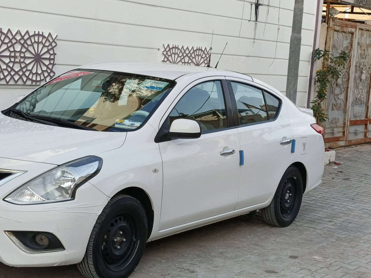 للبيع سني هندي مديل2022
مكفوله كفاله عامه سياره جديده ماعده شوف العين زلوغ
السيارة ما مفتوح بيه برغي 
رقم اربيل بسم عربي تريد تحويل تريد وكاله 
فول مواصفات
جام  كهرباء
ويل كب بلادي
تبريد 
مسجل شاشه 
حساسات خلفيه
حساس تاير
تحكم استيرن 
دوشمة عام كشنات ارضيه 
ماشيه 88
رقمي ***********
مكاني البصرة المعقل  السعر 117 بيهة مجال
