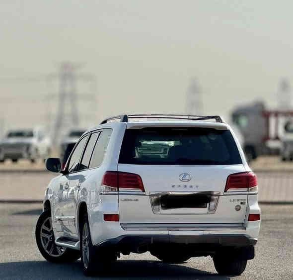 ادوات كفالة كص ضربة فتح تبديل فقط رش قطعتين بالخليج 
جيب لكزس LX570
موديل 2015
ماشي 440
سيرفس منتظم 
كامل المواصفات
تشغيل عن بعد 
شاشه
كاميرا
فتحه
ثلاجه
داخليه جلد
تدفئه تبريد 
تحكم ستيرن
شرط الفحص بالكامل 
كير - مكينه - شاصي  كفالة
البدي 2 قطع صبغ جمالية فقط 
سيرفس كامل حديث
***********
