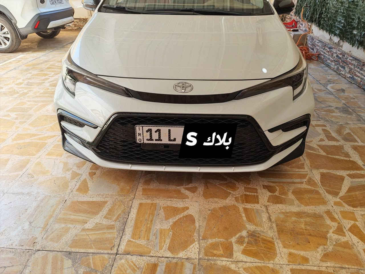 تويوتا كورولا بلاك ادشن سبورت S موديل 2025 (هايبرد) الأصلي (شركة الجاسم-النهضه) 
رقم بغداد ماشية ( 9 الالاف) مكفوله
لون صدفي المميز
 المواصفات:
  محرك 1800 هايبرد
  فتحة سقف سلايد
  مقاعد جلد مع تحكم كهربائي لمقعد السائق
  شاشة وسطية
  كاميرا خلفية
  رادار وتحديد مسار
  هاند بريك كهربائي مع أوتو هولد (Auto Hold)
  وضعيات قيادة متعددة (Drive Modes)
  مانع انزلاق
  تحكم مقود من الجانبين
  إضاءة لايت زنون ولد زنون
  ويل كروم سبورت أسود قياس ١٧ أنج
  نظام وسائد هوائية متكامل (Full Airbag System)
تبريد قطعتين
السعر 25 مليون ونص قفل غير قابل للتفاوض
السيارة استخدام شخصي ومحافظ عليهه حالهه حال الزيرو
وشادلهه مطريات وتغليف ستيرن بلون الداخل وفرشة دشبول تفصال وبالعافيه ع الي ياخذهه كأنه ماخذ زيرو
المكان بغداد البلديات
للأتصال ***********
