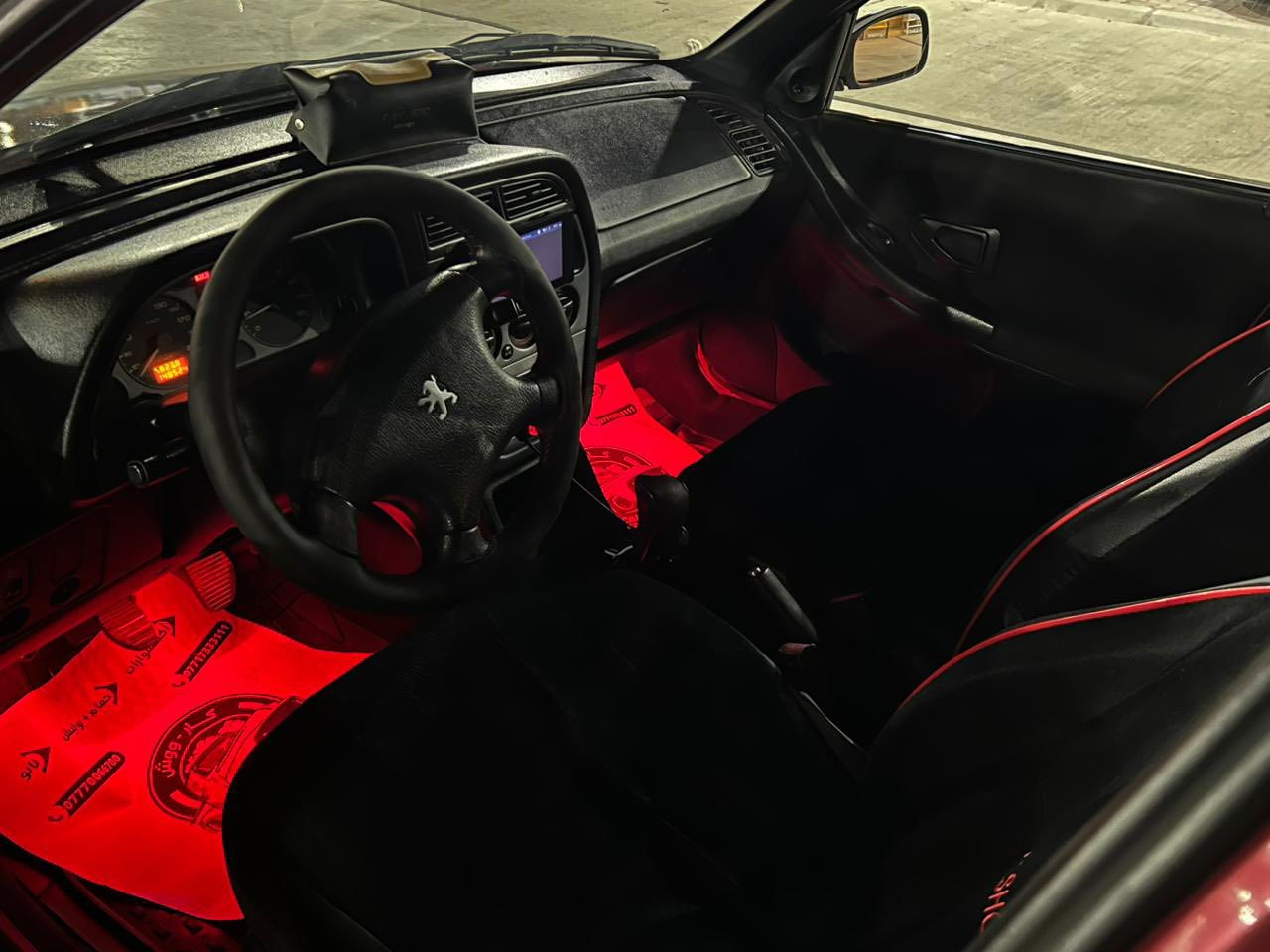 السلام عليكم 
من رخصة مدير الكروب 
بيجو ٣٠٦ موديل ٢٠٠٣،بلاديه كلشي بلاد مكفوله من الصبغ والتبديل بيهه بارد خفيف بالصندوق وبيهه جراد خفيف  بالبنيد والقماره والصندوق مغلفه فابلون اسود 
تبريد ثلج كهربائيات بلاديه كلهه شغالهه تايرات جديده رقم الماني الجديد بغداد مكان السياره بغداد / الغدير السعر ٦٢ ورقه 
***********
